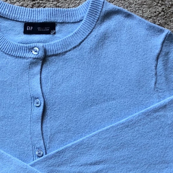 Gap - Crewneck Cardigan Sweater. - Picture 2 of 2